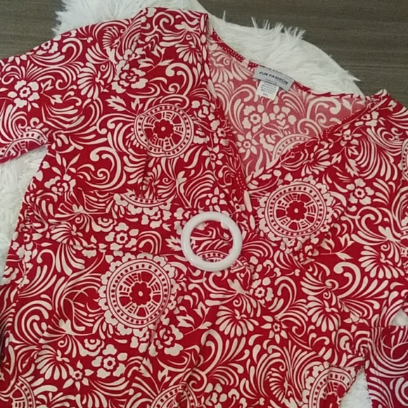 2/$24 Red Print Plus Size Women's Top 3XL - Picture 4 of 9